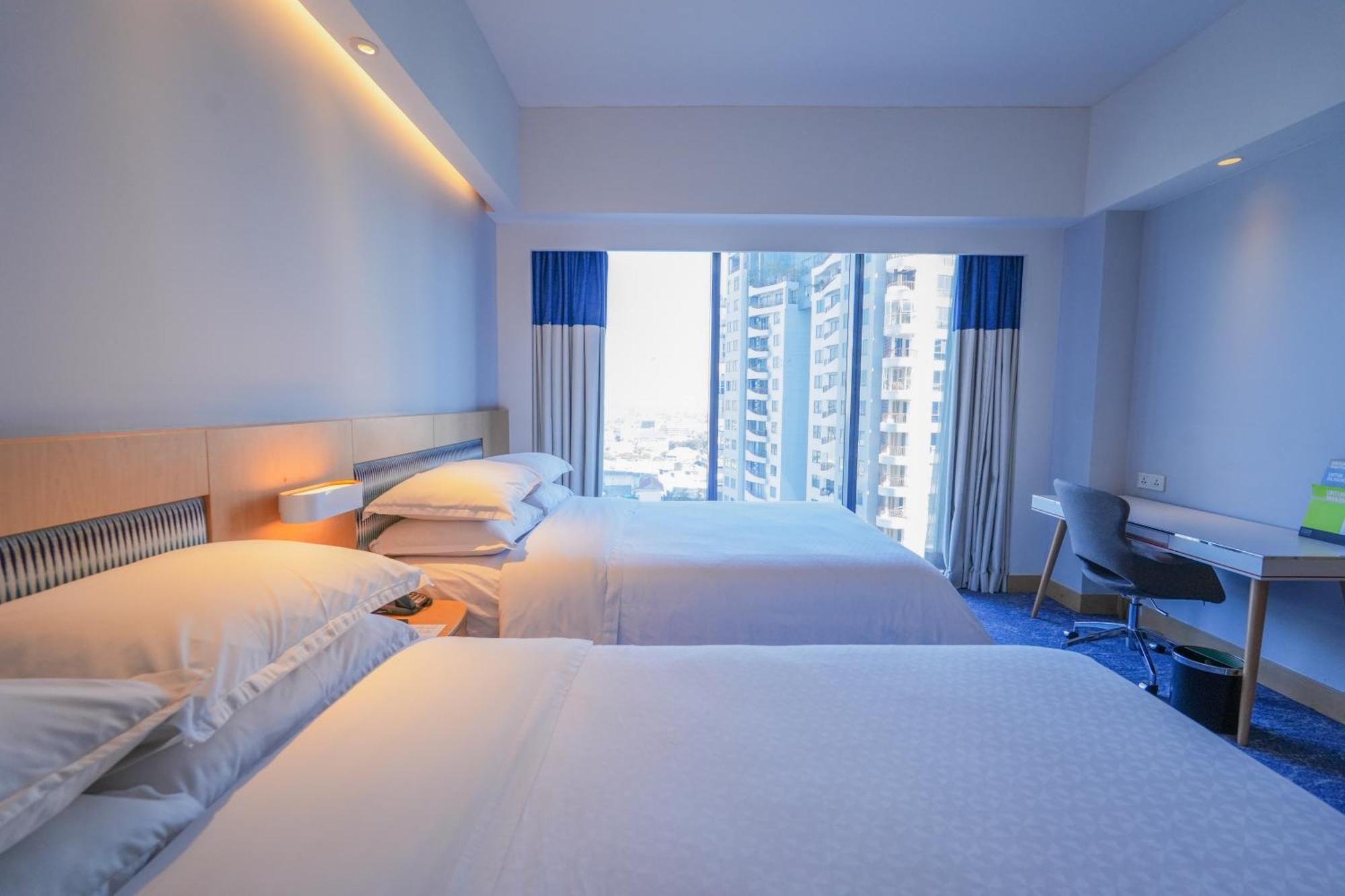 Four Points By Sheraton Surabaya Exterior foto
